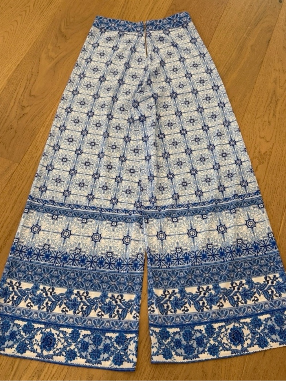 Alice + Olivia Blue and White Wide-Leg Printed Palazzo Pants